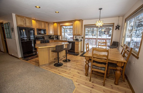Comstock Acres House | Daly's Digs by Hauserman Rental Group