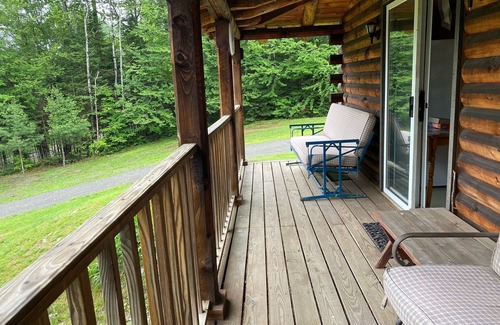 Clarksville House | "Dam Right" Off-Grid/Solar powered Log Cabin with DIRECT Trail Access