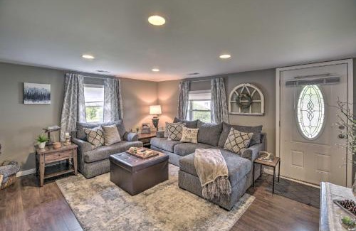 Damascus House | Damascus Cottage with Fire Pit - 1 Mi to Trails