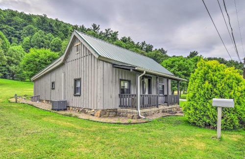 Damascus House | Damascus Cottage with Fire Pit - 1 Mi to Trails