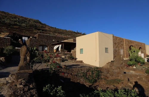 Scauri Siculo House | Dammuso of the capers - Terraces of Zighidi