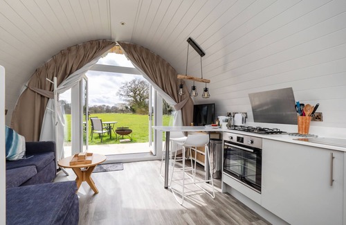 Irstead Cottage | Damselfly - sleeps 2 guests in 1 bedroom