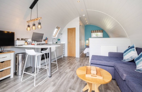 Irstead Cottage | Damselfly - sleeps 2 guests in 1 bedroom