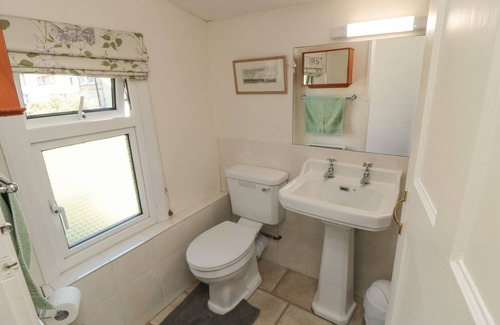 Lastingham Cottage | DAMSON CROFT, family friendly, with a garden in Lastingham