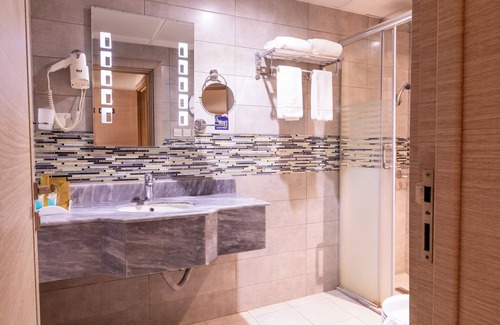 Medina Hotel | Dan Pelatenium