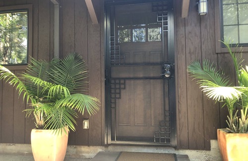 Santa Rosa Cottage | Dan's Place. Cozy Cottage in Quiet Older Santa Rosa Neighborhood