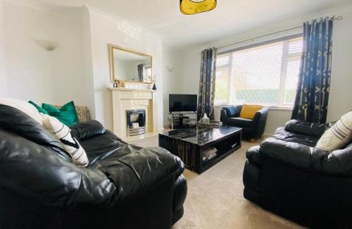 Messingham House | Danby House Messingham nr Brigg, Blyton, Hibaldstow, Scthorpe - Ideal for Families, Business, Golfers, Wedding Guests