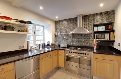 Lydney Cottage | Danby Lodge - a house that sleeps 14 guests in 7 bedrooms