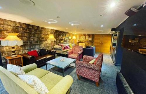 Honiley Hotel | Dancenter Birmingham Airport near NEC