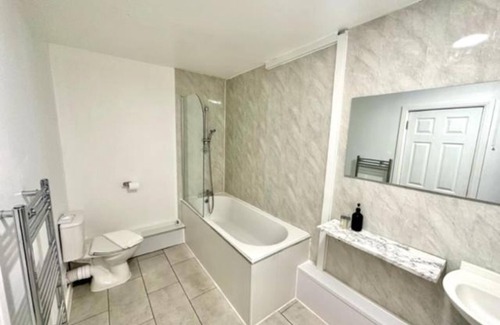 Hanmer Hotel | Dancenter Birmingham Airport Near Nec