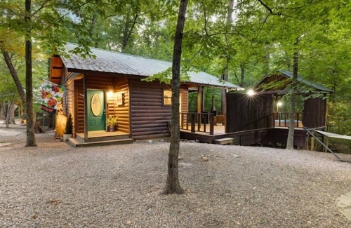 Broken Bow Cabin | Dances with Wolves|1 King Bedroom|Hot Tub|Fireplace|Pet Friendly
