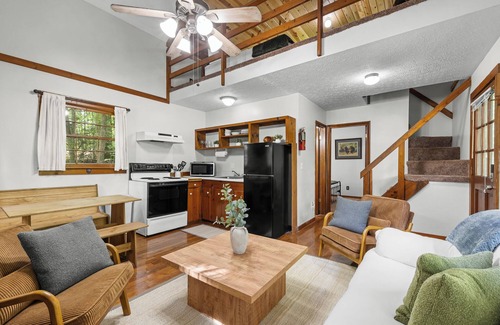 Blairsville Cabin | Dancing Bear Cabin – Family-Friendly Mountain Getaway near Helen