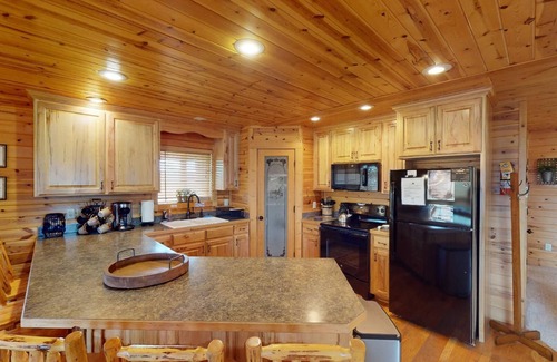Island Park Cabin | Dancing Bear Lodge* Free Wifi, 5Br, 3Ba/Sleeps 12, Bbq Grill, Fire Pit