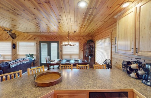 Island Park Cabin | Dancing Bear Lodge* Free Wifi, 5Br, 3Ba/Sleeps 12, Bbq Grill, Fire Pit