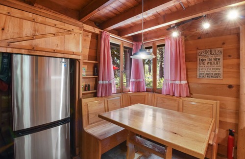 Timberland Cabin | Dancing Cubs Camp - Updated, Dog Friendly, Hot Tub