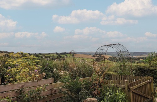 Shobrooke Cottage | DANCING HILL COTTAGE, pet friendly, with open fire in Crediton