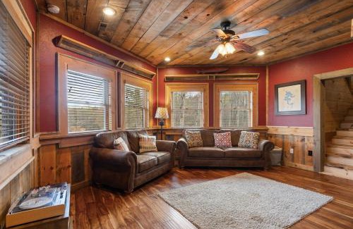 Blue Ridge House | Dandelion Delight - Blue Ridge GA - Game Room, Fire Pit, Outdoor Fireplace, Near Downtown - Blue Ridge, GA