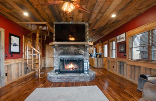 Blue Ridge House | Dandelion Delight - Blue Ridge GA - Game Room, Fire Pit, Outdoor Fireplace, Near Downtown - Blue Ridge, GA