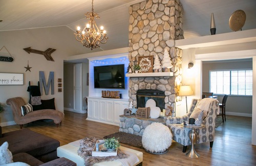 Templeton House | Dandelion Dream, 5 Min To Over 30 Wineries, Hot Tub, Outside Games, Fire Pit