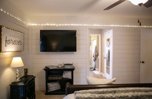 Templeton House | Dandelion Dream, 5 Min To Over 30 Wineries, Hot Tub, Outside Games, Fire Pit