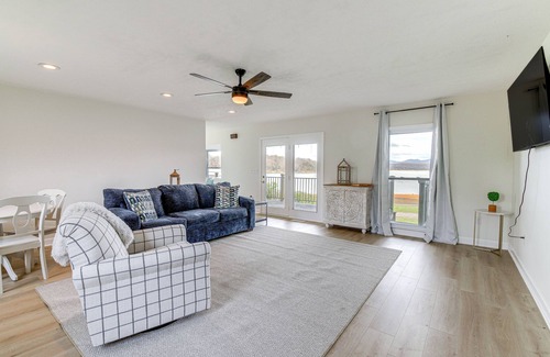 Dandridge House | Dandridge Waterfront Home w/ Private Boat Launch