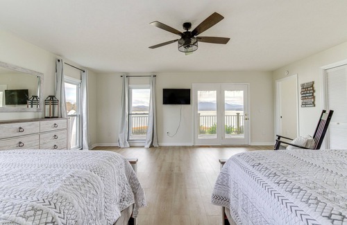 Dandridge House | Dandridge Waterfront Home w/ Private Boat Launch