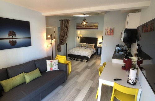 East San Mateo House | Dandy retreat convenient location