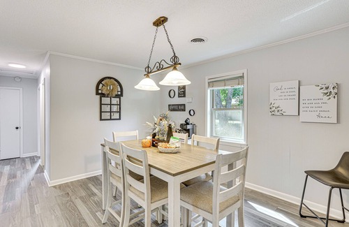 Henderson House | 'Dandy's Getaway' w/Fire Pit & Yard in Henderson