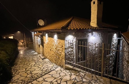 Raftis House | Dandy Villas Dimitsana a family home in a quaint historic neighborhood