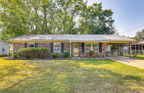 Henderson House | Dandys Getaway with Fire Pit and Yard in Henderson