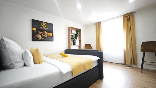 Mulheim-Karlich Apartment | DANESSI-Business-Apartment, 2 Minuten zum Industriegebiet M-K, 10 Minuten nach Koblenz, WLAN, King Size TV Bett, Vollausgestattete Küche mit Ninja Heißluft uvm