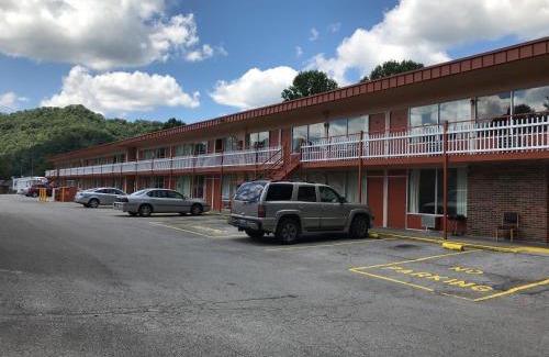 Coal Run Village Hotel | Daniel Boone Motor Inn