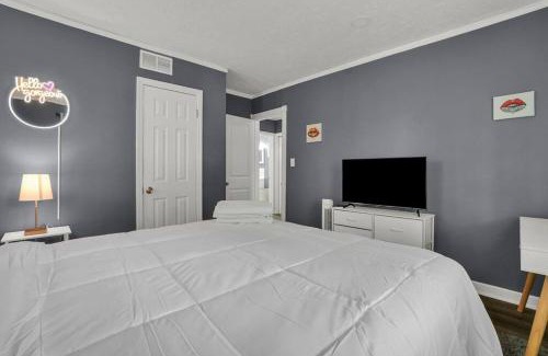 Montgomery House | Daniel's Midtown Retreat - Pet Friendly - 5 beds - Centrally Located