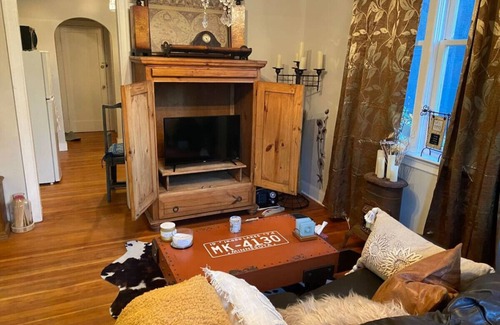 Trail Apartment | Daniel Street Namaste Suite