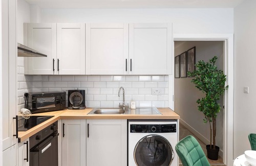 Tollington Apartment | Daniela | 2 Bedroom Apartment | Sleeps 6