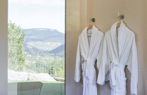 Mostuejouls Villa | Dans La Nature - Four Bedroom Villa, Sleeps 8