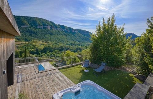 Mostuejouls Villa | Dans La Nature - Four Bedroom Villa, Sleeps 8