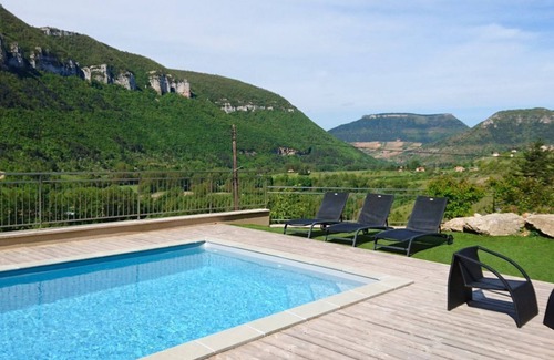 Mostuejouls Villa | Dans La Nature - Four Bedroom Villa, Sleeps 8
