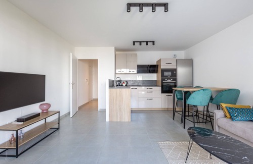 Chessy Apartment | Dans le Pré by Plaza