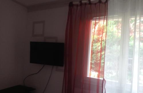 Bias House | Dans maison familiale loue Ch1 vintage rouge 2 pers, couple