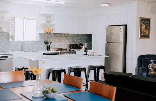 Port Stephens Council Apartment | Dante's Haven - Hop, Skip and a Jump to beach. Mid Week Stay Special now on.