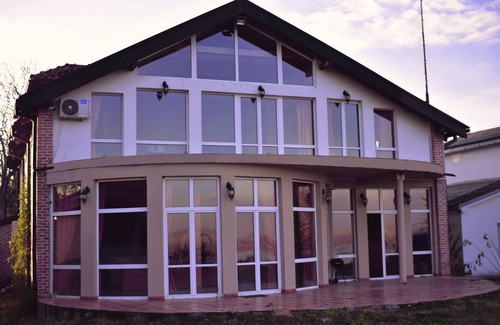 Stari Banovci House | Danube River Villa,located in peaceful and relaxing part,just outside of city