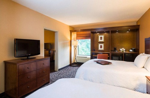 Danville House | Danville Delight: Cozy Stay with Complimentary Breakfast & Free WiFi