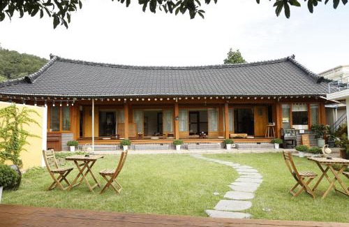 Suncheon House | Daoljae Hanok Pension