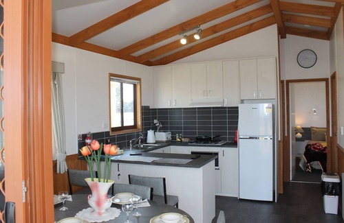 Ventnor Cabin | Daphne by the sea at Omaru Farm, Phillip Island
