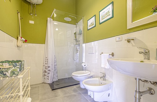 Palazzolo Acreide Historic Centre Apartment | "Daphne" the green room in the "Abode of Apollo."