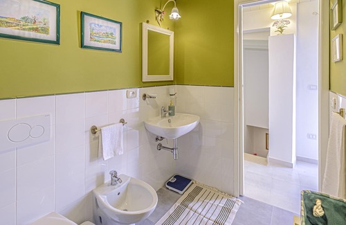 Palazzolo Acreide Historic Centre Apartment | "Daphne" the green room in the "Abode of Apollo."
