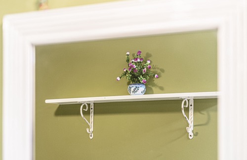 Palazzolo Acreide Historic Centre Apartment | "Daphne" the green room in the "Abode of Apollo."