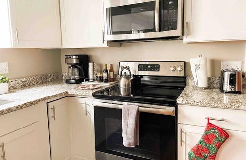 Lakewood Apartment | Dapper Delaware! Close to Fwy, 12 min to downtown