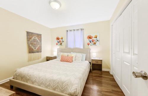 Durham Apartment | Dapper Digs - King Bed - Long Term Stays - Duke